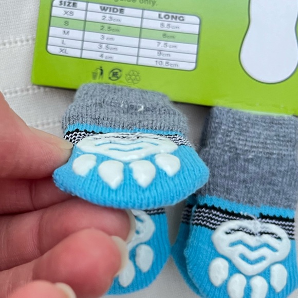 4 Anti Skid Socks for Dogs Small - Picture 3 of 3